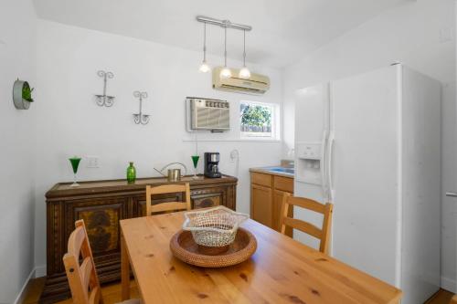 Villa La Verde - Newly Designed 4BR Villa with Pool & Guesthouse by Topanga photo 49