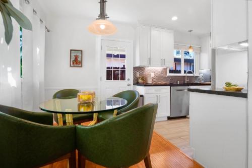 Villa La Verde - Newly Designed 4BR Villa with Pool & Guesthouse by Topanga photo 19