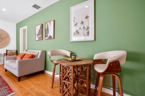 Villa La Verde - Newly Designed 4BR Villa with Pool & Guesthouse by Topanga photo 17