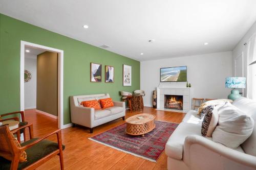 Villa La Verde - Newly Designed 4BR Villa with Pool & Guesthouse by Topanga photo 16