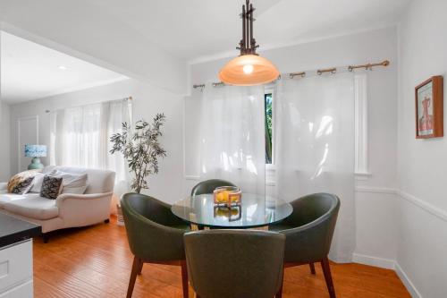 Villa La Verde - Newly Designed 4BR Villa with Pool & Guesthouse by Topanga photo 18