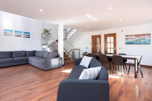 Posezení v ubytování Exclusive villa with private pool 1 kilometer from Los Cristianos Beach