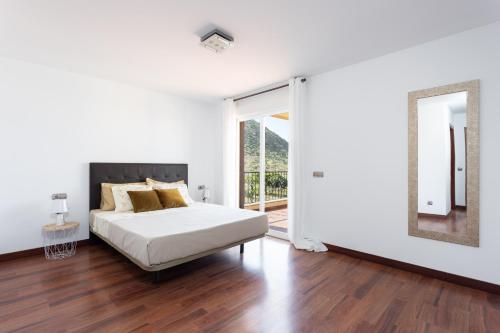 Exclusive villa with private pool 1 kilometer from Los Cristianos Beach