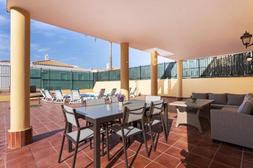 Exclusive villa with private pool 1 kilometer from Los Cristianos Beach