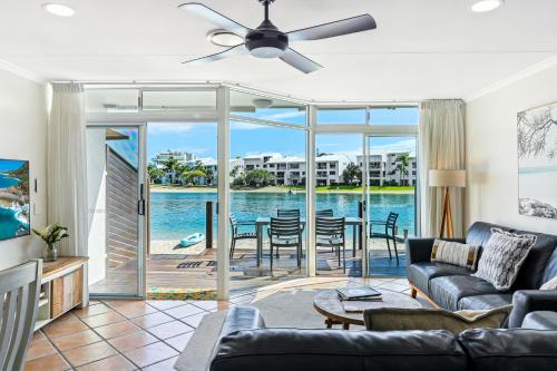 Χώρος καθιστικού στο Noosa Riverfront Apartment Unit 7
