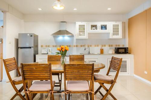 Η κουζίνα ή μικρή κουζίνα στο White beach house 2