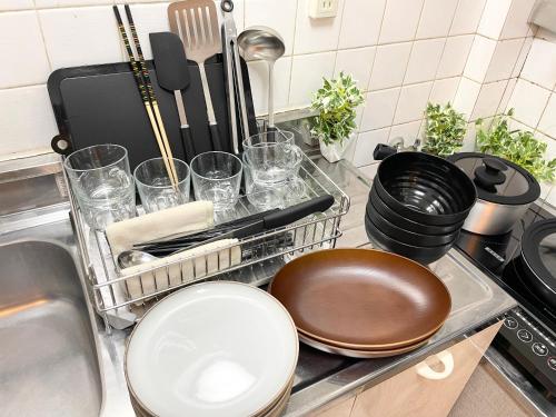 Kuchyň nebo kuchyňský kout v ubytování NEW-OPEN Best Shinjuku Modern Full-furnished Family size Apartment5 ONLY 2min to Shinjuku by Train