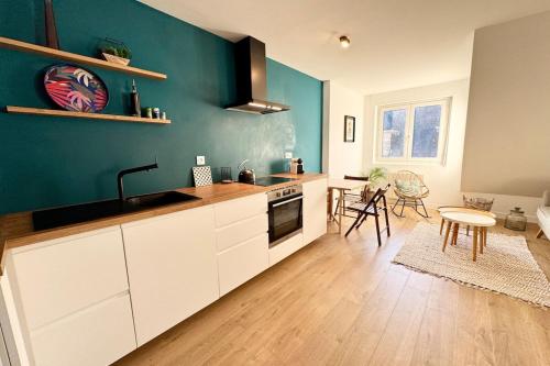 Photo de la galerie de l'établissement Charmant T2 - Sous les toits - Cœur de Lorient, à Lorient