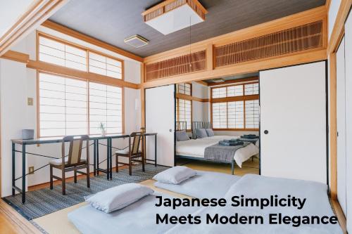 a bedroom with a bed and a desk in a room at Japanese Tradition Hotel Evergreen in Tokyo