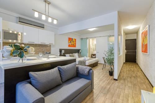Una cocina o cocineta en Stylish 1Bedroom Studio in the heart of St Julians 102
