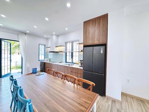 Kuchyň nebo kuchyňský kout v ubytování Hoàng Gia Villa 4PN- Novaworld Phan Thiết