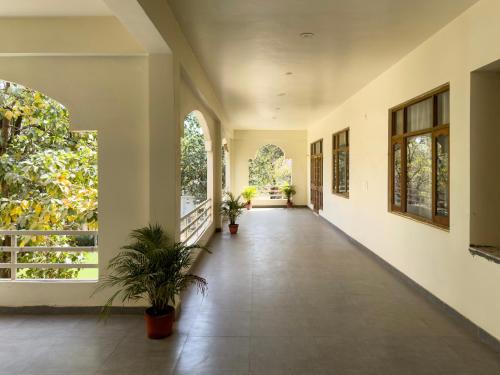 Κήπος έξω από το The Pavilion Udaipur - A Luxury Pet Friendly Stay in Udaipur