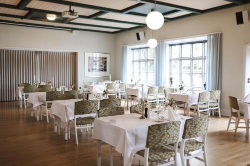 Un restaurante o sitio para comer en Stevns Klint Strandpension