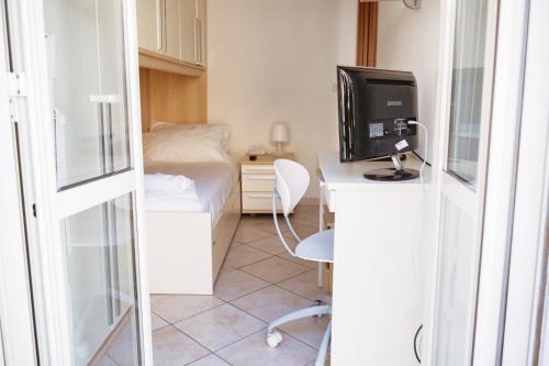 Two Bedroom Appartment - 3 min Metro Conca D'Oro by ORPI RENT