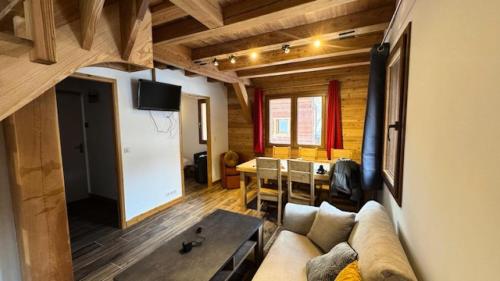 Chalet Epilobe - Superbe appartement montagne et cosy - 5 pers - 50m des pistes MAE-5161
