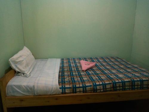 a small bed with a pink star on it at Santaviva Hotel in Kisoro