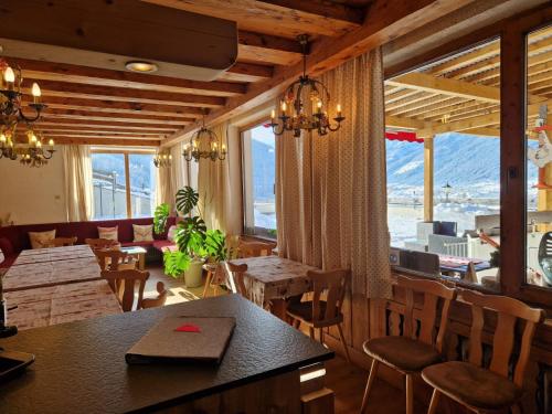 Posezení v ubytování Panorama-Ferienhaus im Stubaital