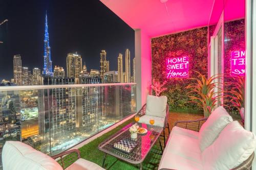 Burj View - Chic 2BR - 5min Dubai mall Canal