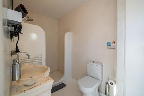 Ένα μπάνιο στο Luxury Villa Aethra -Island Living Paros-