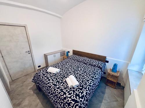 Postel nebo postele na pokoji v ubytování Hd Guesthouse Oasi urbana con parcheggio privato gratuito, fronte stazione