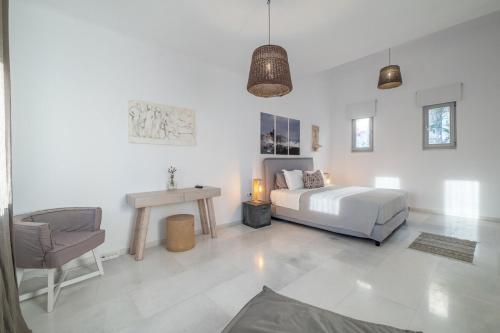 Ένα ή περισσότερα κρεβάτια σε δωμάτιο στο Luxury Villa Aethra -Island Living Paros-