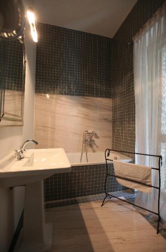a bathroom with a sink and a bath tub at Apartmenthaus Saxonia in Bad Schandau