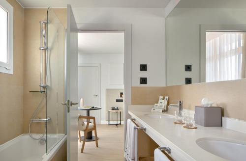 a bathroom with two sinks and a shower at Meliá Lloret de Mar in Lloret de Mar