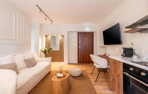 ATELIER 33 , Acropolis Apartments