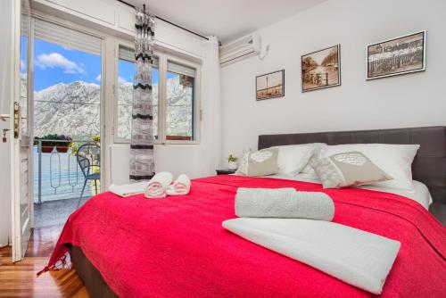 Postel nebo postele na pokoji v ubytování Rent a Vacation House in Kotor Bay