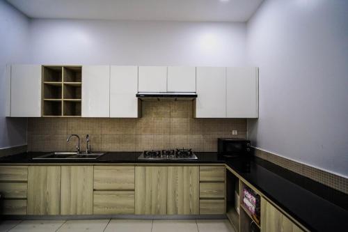 Kuchyň nebo kuchyňský kout v ubytování Peaceful Home for Big Groups