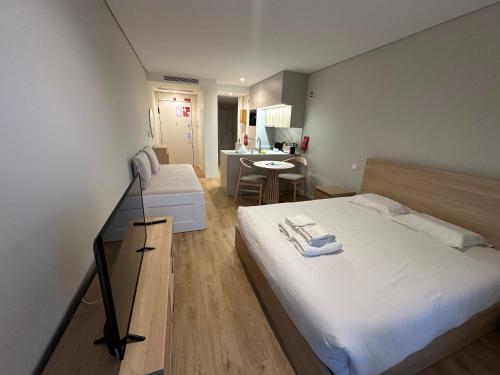 New Douro 403 with shared pool and parking