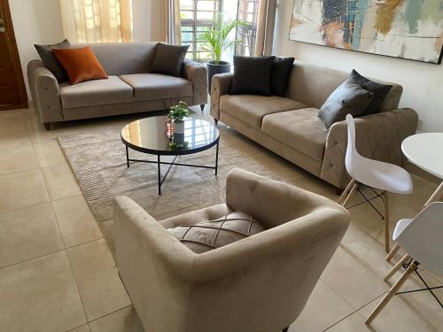 Afbeelding uit fotogalerij van Loci Purple Apartment in Dawhwenya