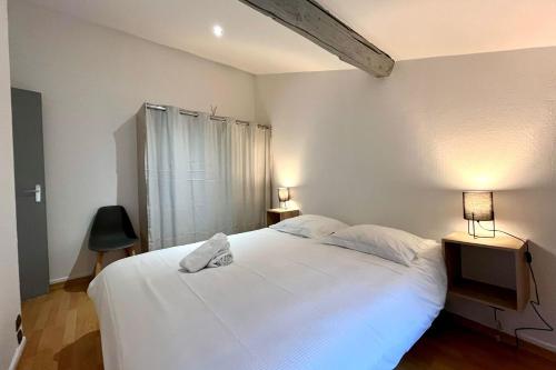 a bedroom with a large white bed with two lamps at Nancy Vieille ville Le Duplex de St Epvre in Nancy