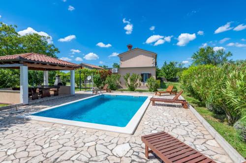 Villa Ana, a tranquil pool villa close to the beach