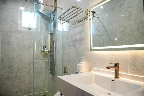 Koupelna v ubytování Nghia Lan Hotel