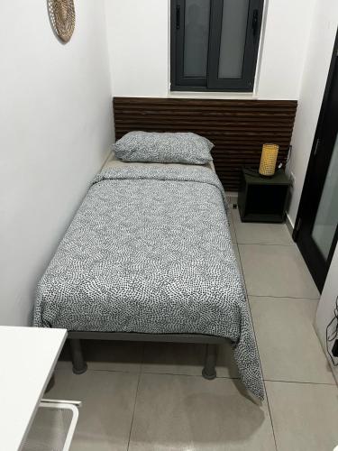 a bed in a small room with at Stardust in San Ġwann