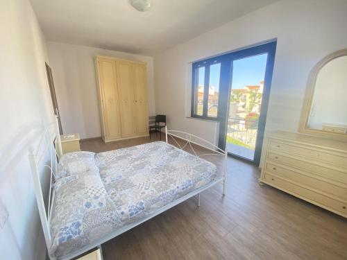 a bedroom with a bed and a large window at Casa Passeri in San Teodoro