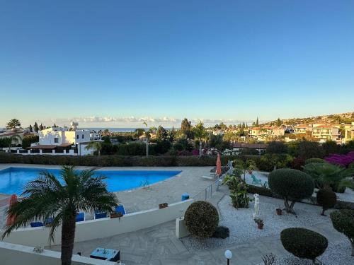 Cyprus villa with sea viewの敷地内または近くにあるプール