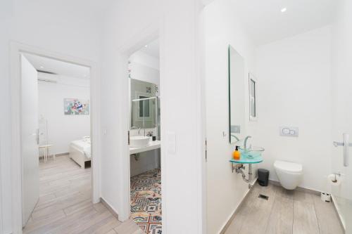 Koupelna v ubytování Spacious Modern Apartment in Athens near Metro