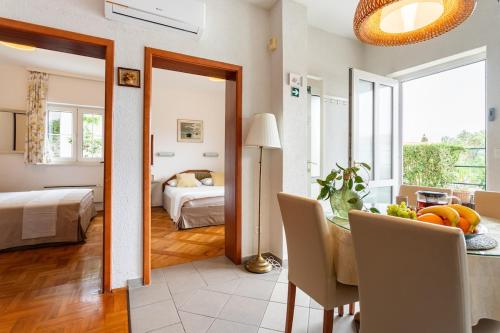 Giường trong phòng chung tại Kalina Deluxe Apartments