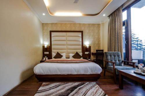 a bedroom with a bed and a desk and a chair at HUKAM'S HOLIDAY HOME by HHH in Kasol