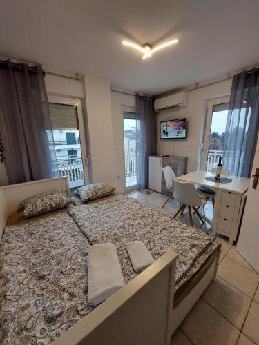 Studio apartment Mihlin beach Vodice A2