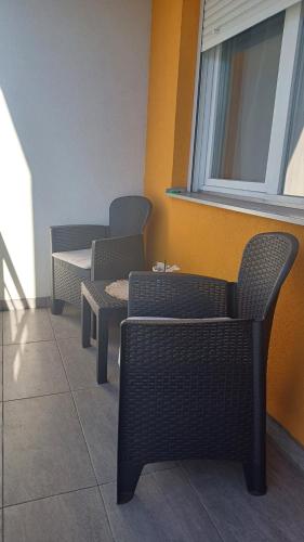a room with chairs and a table and a window at Apartman Mančić in Pirot