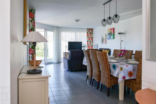 superbe villa residence oasis park - 8 personnes - piscine chauffee
