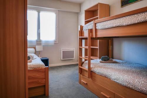 Ένα ή περισσότερα κρεβάτια σε δωμάτιο στο charmant appartement - 5 personnes - magnifique vue mer