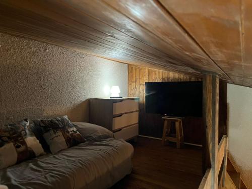 Renovated Duplex Apartment - 8 guests