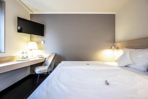 Ένα ή περισσότερα κρεβάτια σε δωμάτιο στο Serways Hotel Weiskirchen Nord