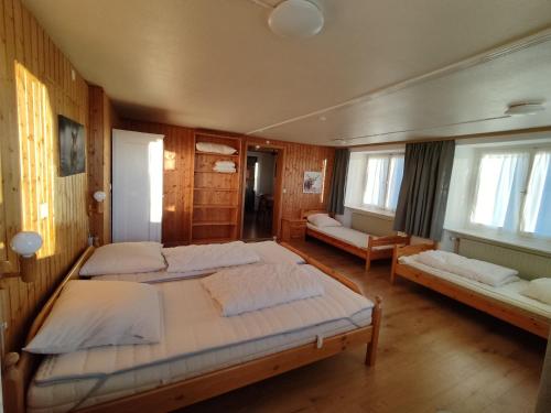 a large bedroom with two beds and two windows at Ferienwohnung Rehblick Oberbränd in Eisenbach