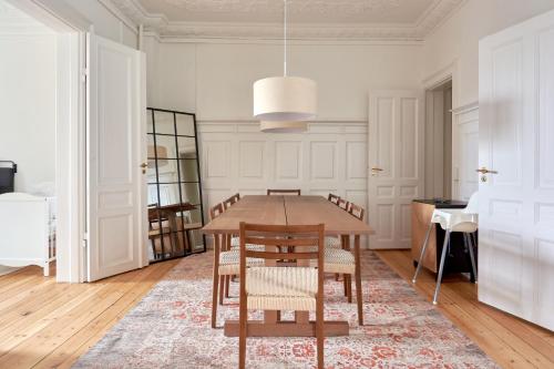 a dining room with a table and chairs at 2BR Loft - Modern & Central in Copenhagen