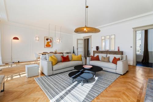 Nice Renting - VICTOR - Historic Palace Luxury 3 Bedrooms Parking